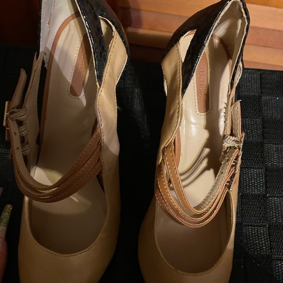 Heels - Picture 8 of 9